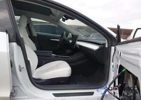 2022 Tesla Model 3 Long Range Dual Motor All-Wheel Drive z USA, uszkodzony, nr VIN 5YJ3E1EBXNF179798